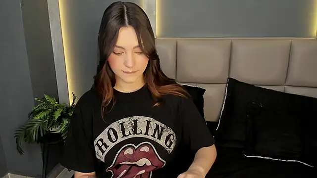 Snapshot of DakotaRussell_ chatting on 12.14.25 DakotaRussell online show from 12.14.25