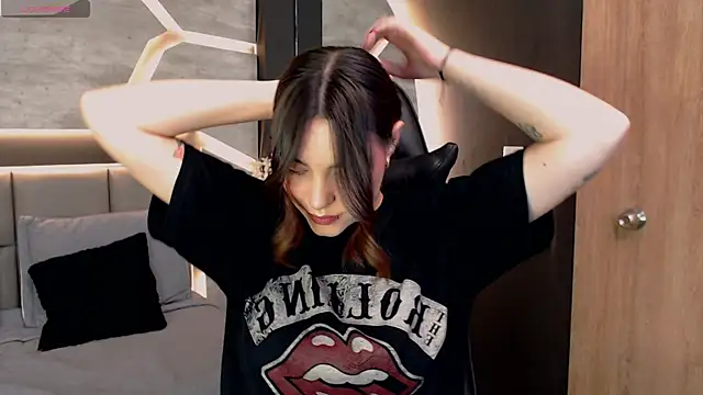 DakotaRussell  online show from 12.21.25