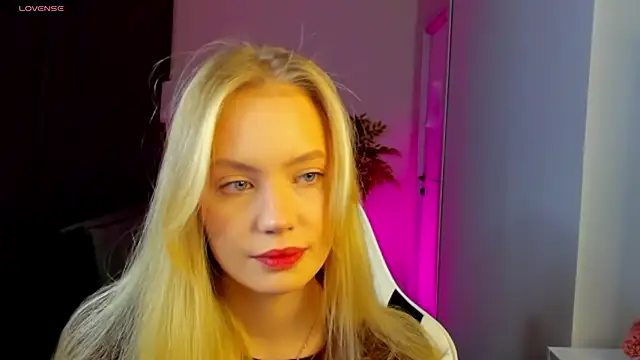 Snapshot of Melanie_Ryer chatting on 11.06.25 Melanie Ryer online show from 11.06.25