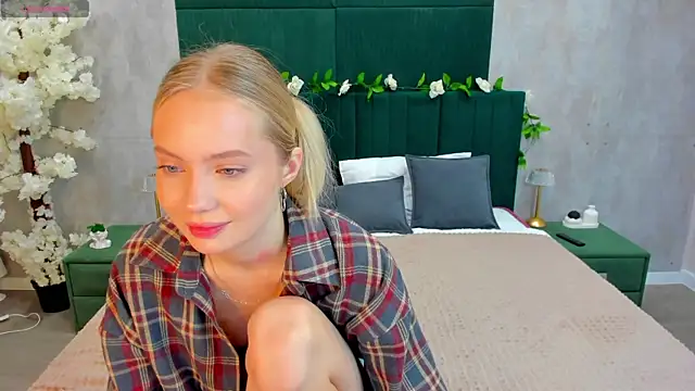 Snapshot of Melanie_Ryer chatting on 11.13.25 Melanie Ryer online show from 11.13.25