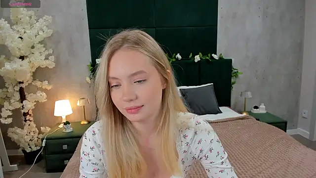 Snapshot of Melanie_Ryer chatting on 11.14.25 Melanie Ryer online show from 11.14.25