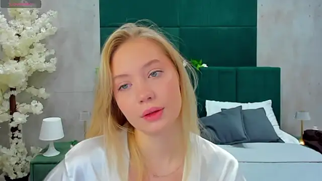 Snapshot of Melanie_Ryer chatting on 11.18.25 Melanie Ryer online show from 11.18.25