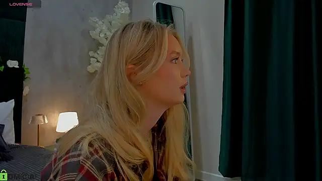 Snapshot of Melanie_Ryer chatting on 11.22.25 Melanie Ryer online show from 11.22.25