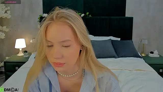 Snapshot of Melanie_Ryer chatting on 11.24.25 Melanie Ryer online show from 11.24.25