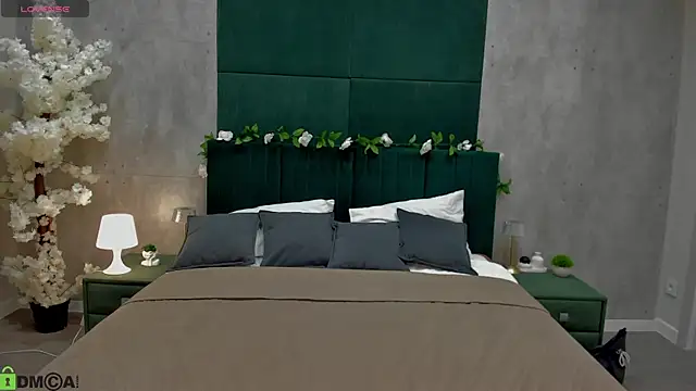 Snapshot of Melanie_Ryer chatting on 11.28.25 Melanie Ryer online show from 11.28.25