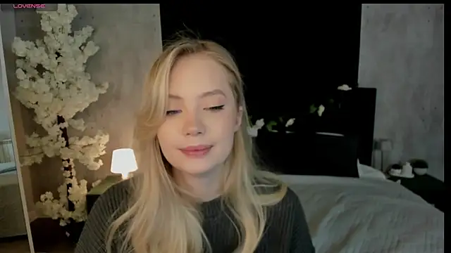 Snapshot of Melanie_Ryer chatting on 12.14.25 Melanie Ryer online show from 12.14.25