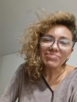 Snapshot of loveryvicky chatting on 11.15.25 loveryvicky online show from 11.15.25