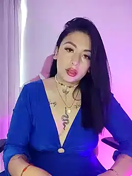 Snapshot of IsoldeX chatting on 11.04.25 IsoldeX online show from 11.04.25