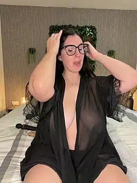 Snapshot of MysteryGirl__ chatting on 11.20.25 MysteryGirl online show from 11.20.25