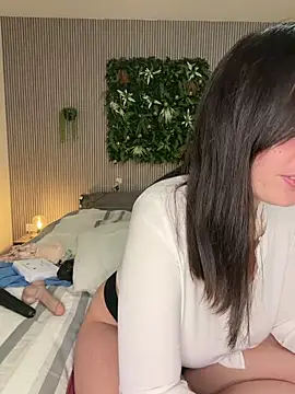 Snapshot of MysteryGirl__ chatting on 12.05.25 MysteryGirl online show from 12.05.25