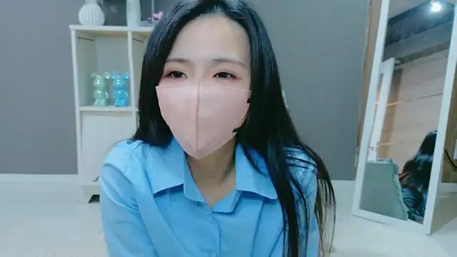 Snapshot of Mimi-Dreammood chatting on 11.19.25 Mimi-Dreammood online show from 11.19.25