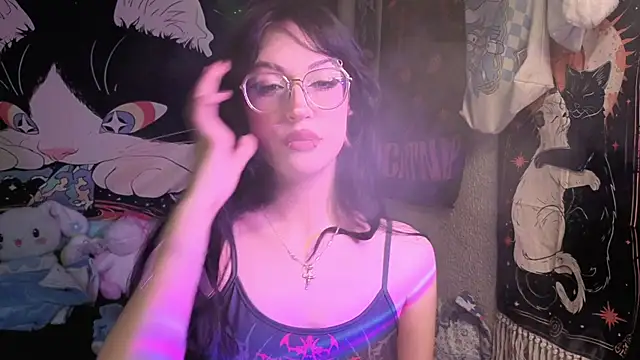 Snapshot of RavennaCrow chatting on 12.03.25 RavennaCrow online show from 12.03.25