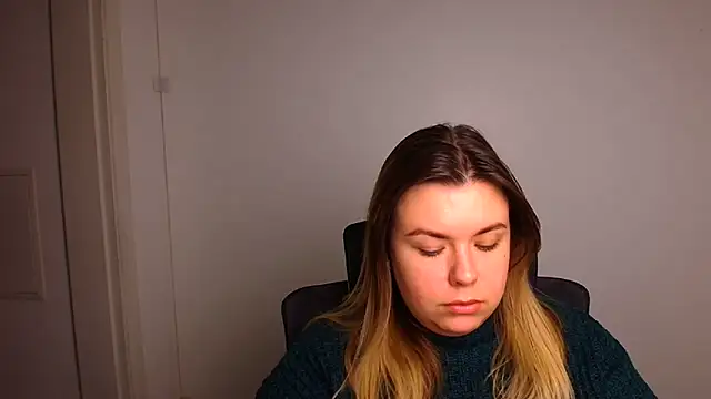 Snapshot of SusannaNight chatting on 11.18.25 SusannaNight online show from 11.18.25