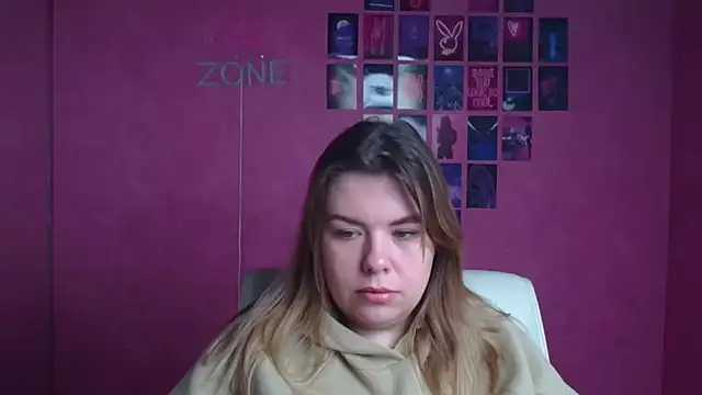 Snapshot of SusannaNight chatting on 11.22.25 SusannaNight online show from 11.22.25