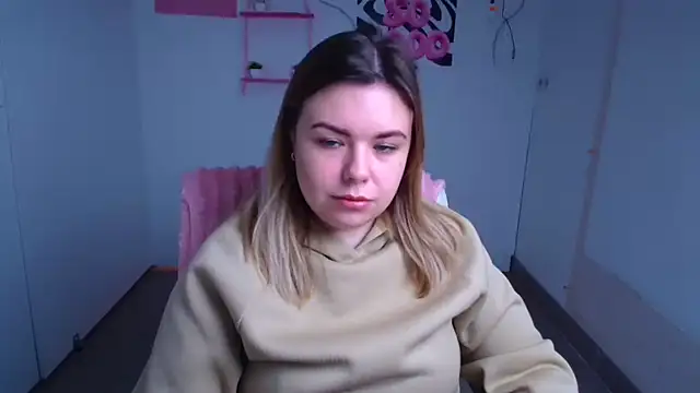 Snapshot of SusannaNight chatting on 11.23.25 SusannaNight online show from 11.23.25