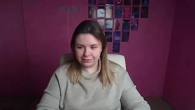 Snapshot of SusannaNight chatting on 11.24.25 SusannaNight online show from 11.24.25