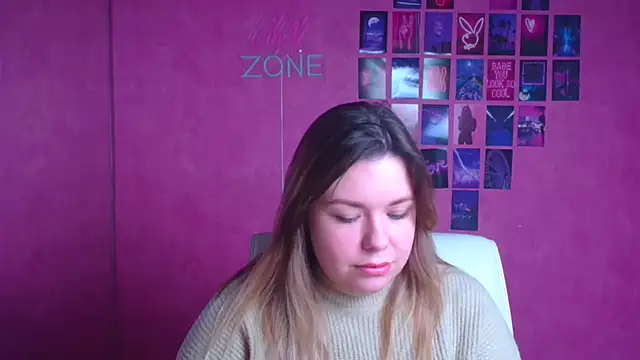 Snapshot of SusannaNight chatting on 11.26.25 SusannaNight online show from 11.26.25