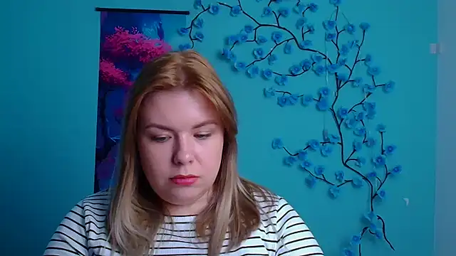 Snapshot of SusannaNight chatting on 11.28.25 SusannaNight online show from 11.28.25