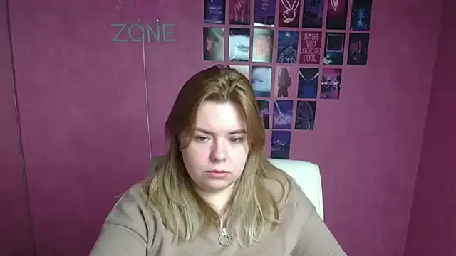 Snapshot of SusannaNight chatting on 12.16.25 SusannaNight online show from 12.16.25