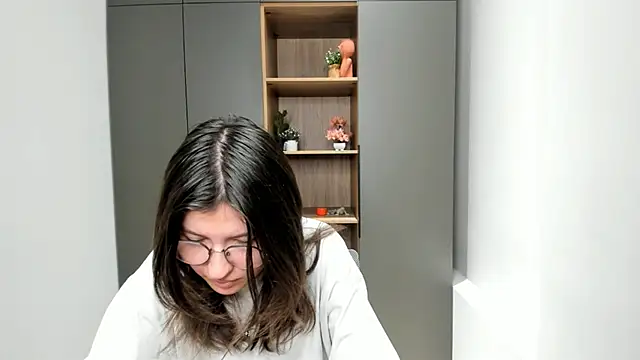 VickieChantos online show from 10.29.25