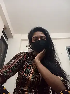 Green LaDY66 online show from 10.28.25