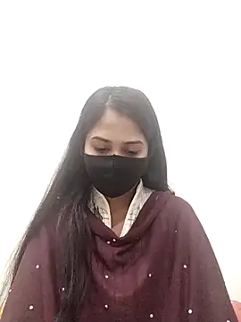 Green LaDY66 online show from 11.18.25