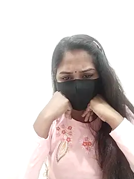 Green LaDY66 online show from 11.25.25