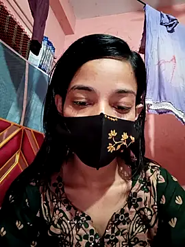 Green LaDY66 online show from 04.29.26