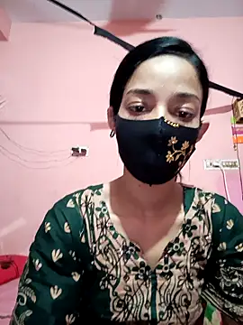 Green LaDY66 online show from 04.30.26