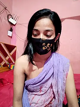 Green LaDY66 online show from 05.13.26