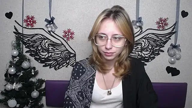 TracyLll online show from 12.19.25