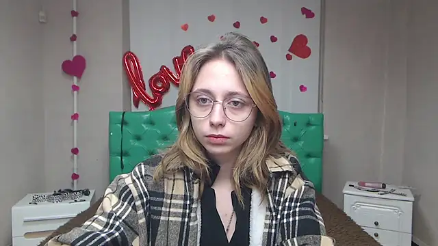 TracyLll online show from 02.16.26