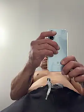 Snapshot of HighonTee chatting on 10.29.25 HighonTee online show from 10.29.25