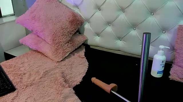 Cristinawhite online show from 12.01.25