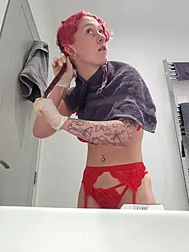 Snapshot of SXCAlice chatting on 10.31.25 SXCAlice online show from 10.31.25