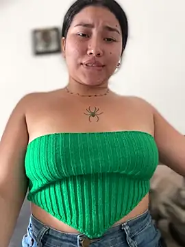 Snapshot of Vickybon chatting on 11.13.25 Vickybon online show from 11.13.25