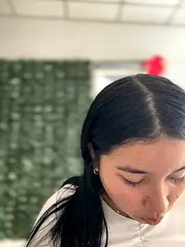 Snapshot of Vickybon chatting on 11.19.25 Vickybon online show from 11.19.25