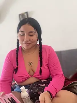 Snapshot of Vickybon chatting on 11.26.25 Vickybon online show from 11.26.25