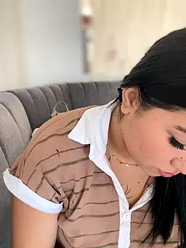 Snapshot of Vickybon chatting on 11.27.25 Vickybon online show from 11.27.25