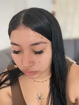 Snapshot of Vickybon chatting on 11.28.25 Vickybon online show from 11.28.25