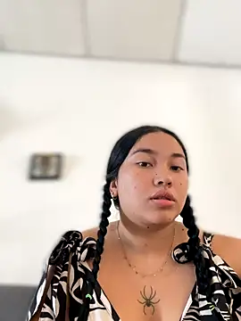 Snapshot of Vickybon chatting on 11.29.25 Vickybon online show from 11.29.25