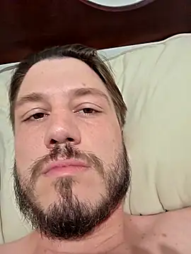 Snapshot of Loirominas chatting on 12.15.25 Loirominas online show from 12.15.25