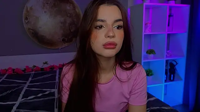 Snapshot of LauraHansil chatting on 03.24.26 LauraHansil online show from 03.24.26