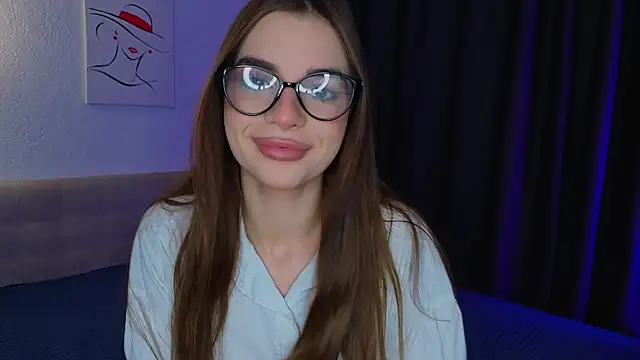 Snapshot of LauraHansil chatting on 05.18.26 LauraHansil online show from 05.18.26