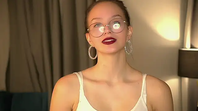 Snapshot of VetaManhardt chatting on 11.11.25 VetaManhardt online show from 11.11.25