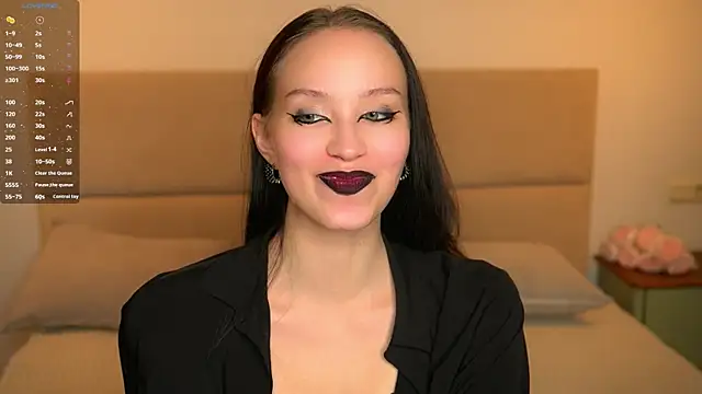 Snapshot of VetaManhardt chatting on 11.21.25 VetaManhardt online show from 11.21.25