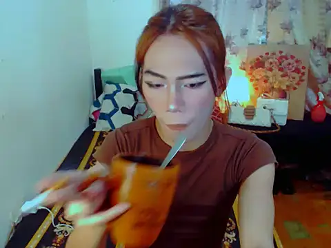 Snapshot of EXOTICGEORGINA chatting on 12.15.25 EXOTICGEORGINA online show from 12.15.25