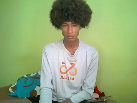 Snapshot of skinniyGabriel chatting on 12.04.25 skinniyGabriel online show from 12.04.25