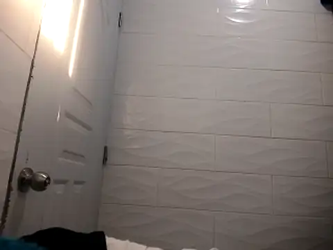 Snapshot of skinniyGabriel chatting on 12.14.25 skinniyGabriel online show from 12.14.25