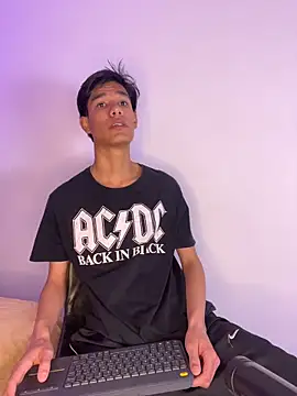 Snapshot of michael_vidal chatting on 10.30.25 michael vidal online show from 10.30.25